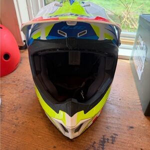 Youth Large(53/54cm) hjc cl xy 11 dirt bike helmet